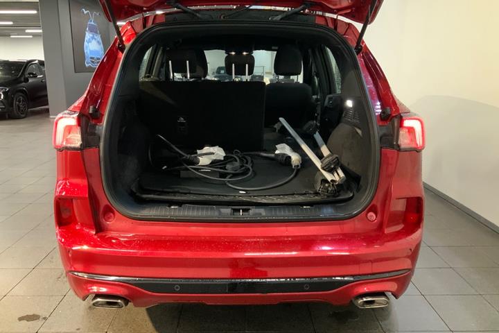 Rød Ford Kuga fra 2021