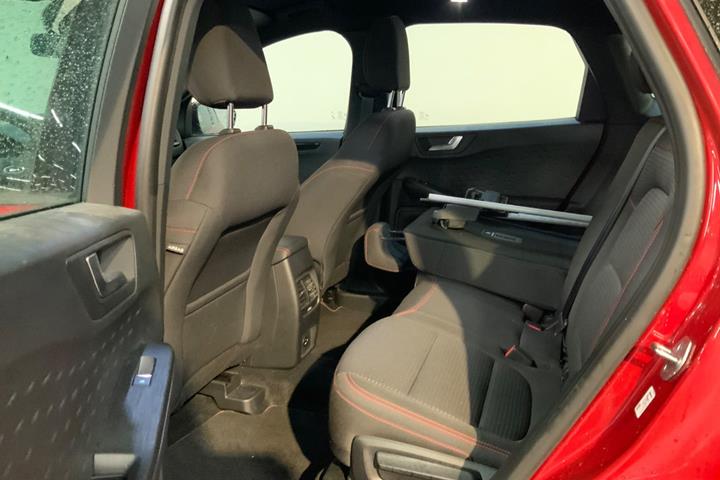 Rød Ford Kuga fra 2021