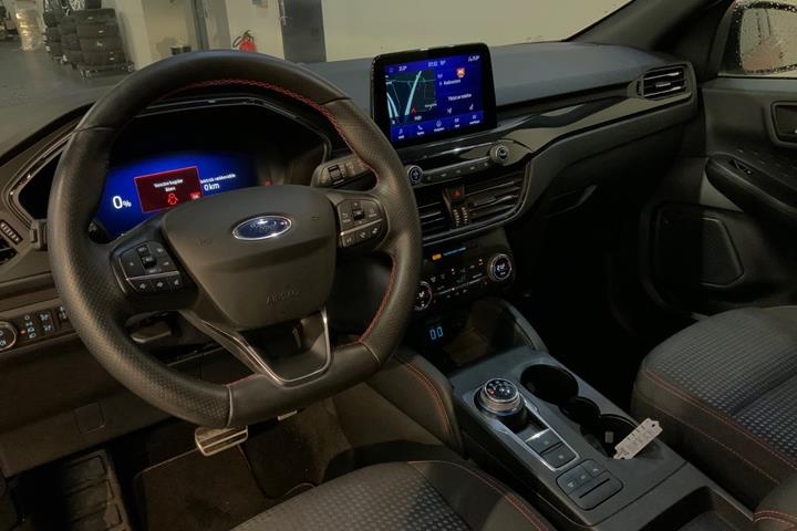 Rød Ford Kuga fra 2021