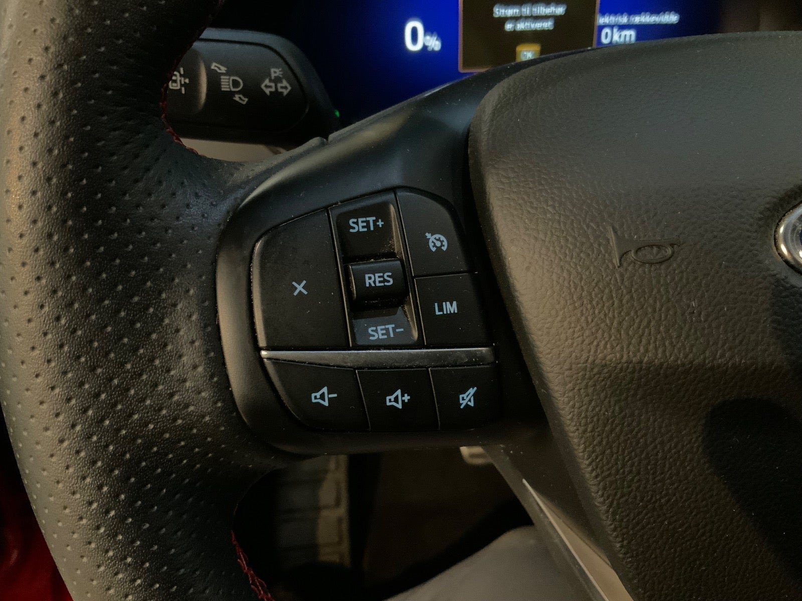 Rød Ford Kuga fra 2021