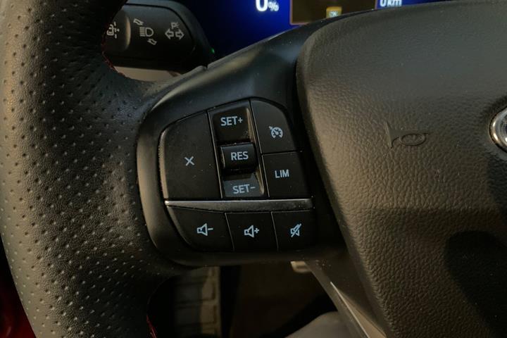 Rød Ford Kuga fra 2021