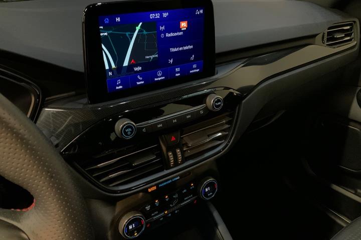 Rød Ford Kuga fra 2021
