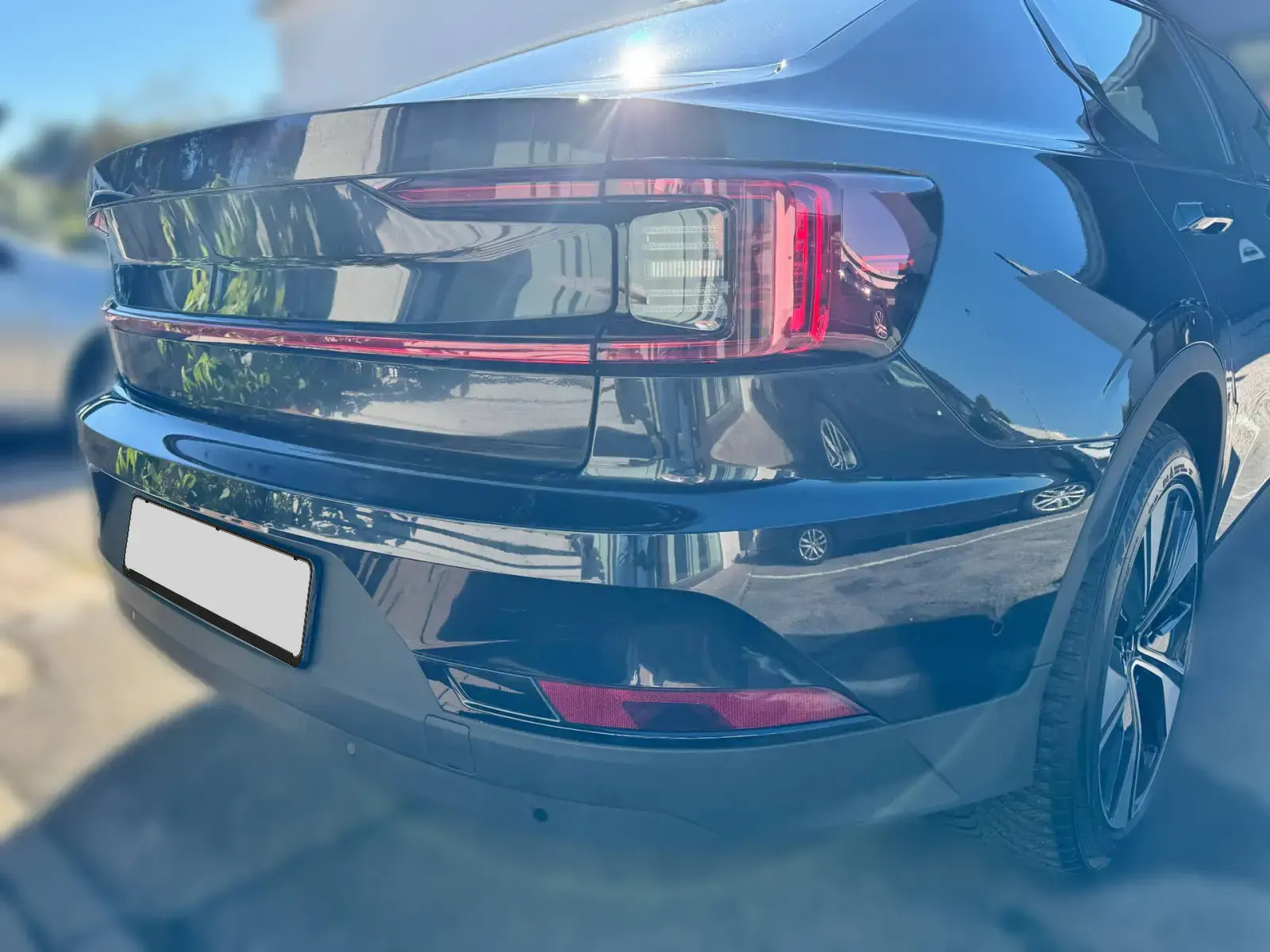 Sort Polestar 2 fra 2023