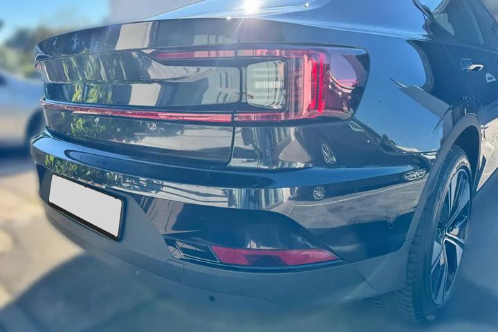 Sort Polestar 2 fra 2023