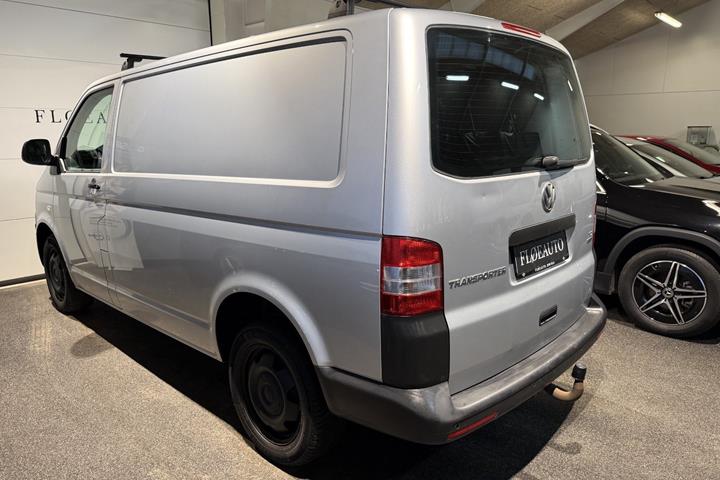 Sølv VW Transporter fra 2015