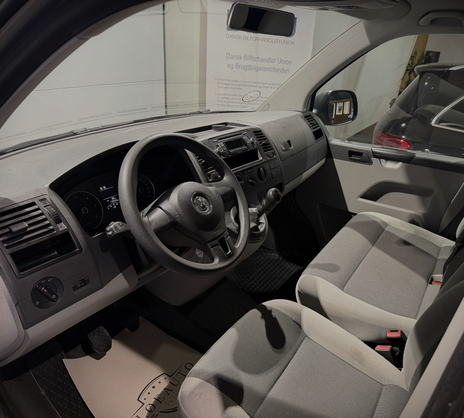 Sølv VW Transporter fra 2015