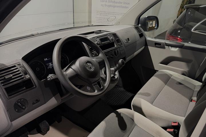 Sølv VW Transporter fra 2015