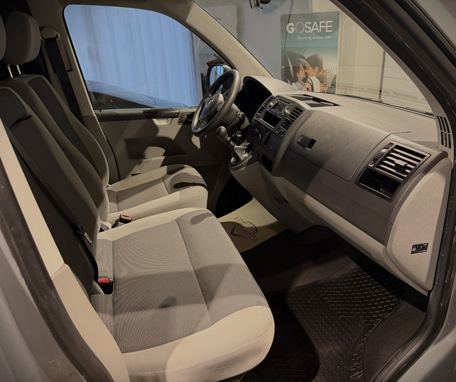 Sølv VW Transporter fra 2015