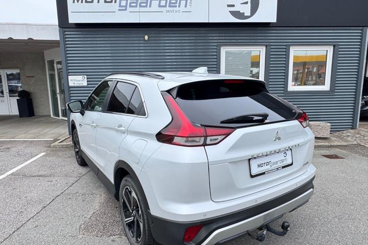 Hvid Mitsubishi Eclipse Cross fra 2021