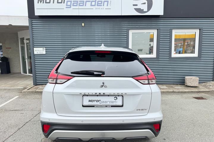 Hvid Mitsubishi Eclipse Cross fra 2021