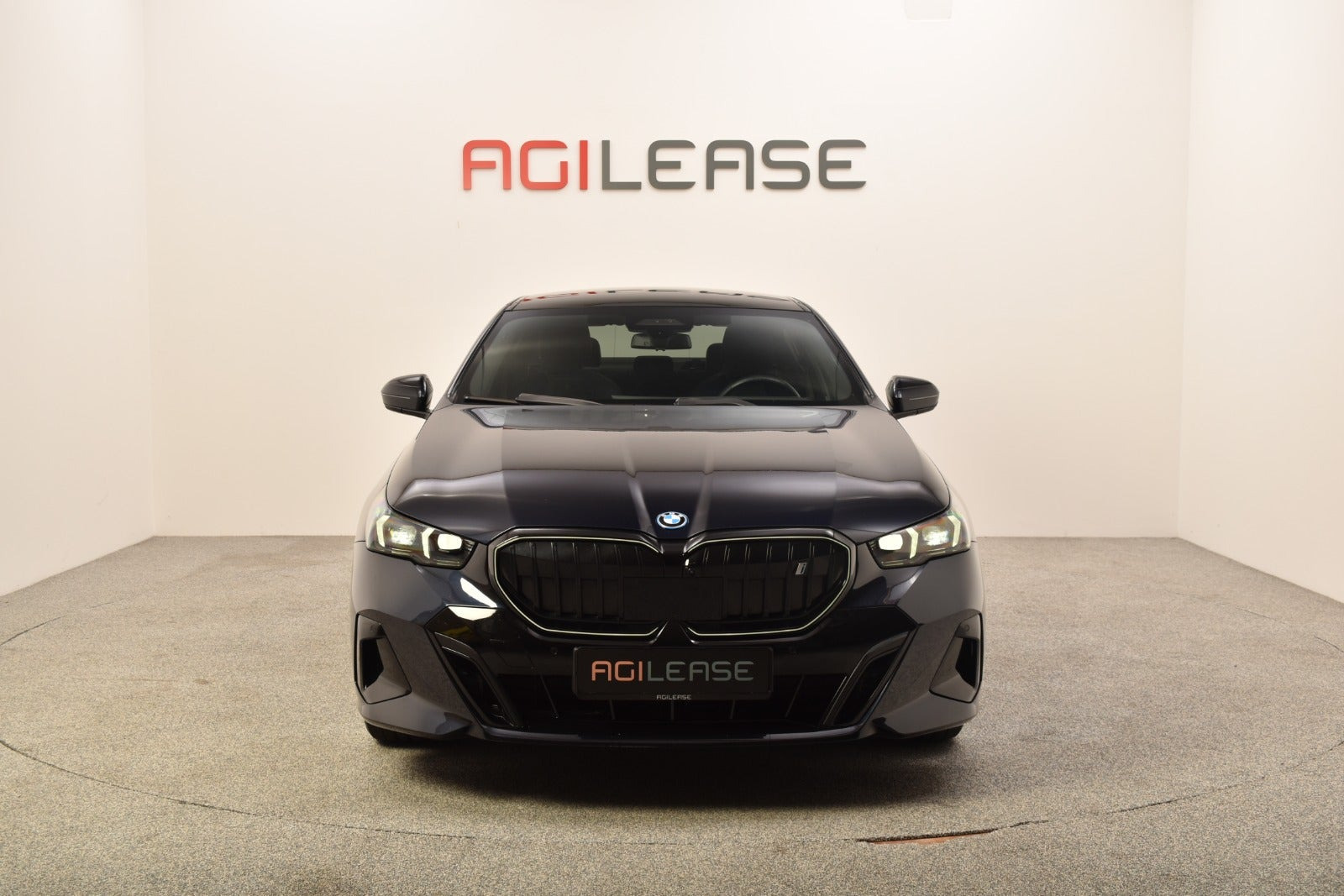 Sort BMW i5 fra 2024