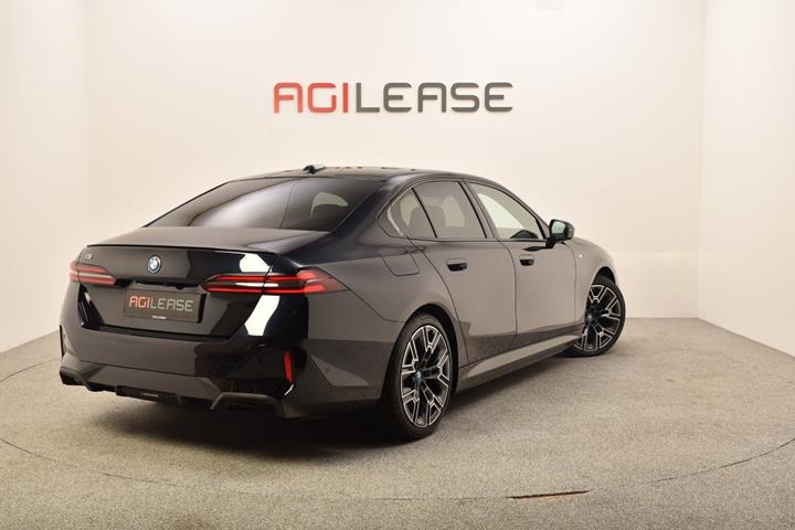 Sort BMW i5 fra 2024