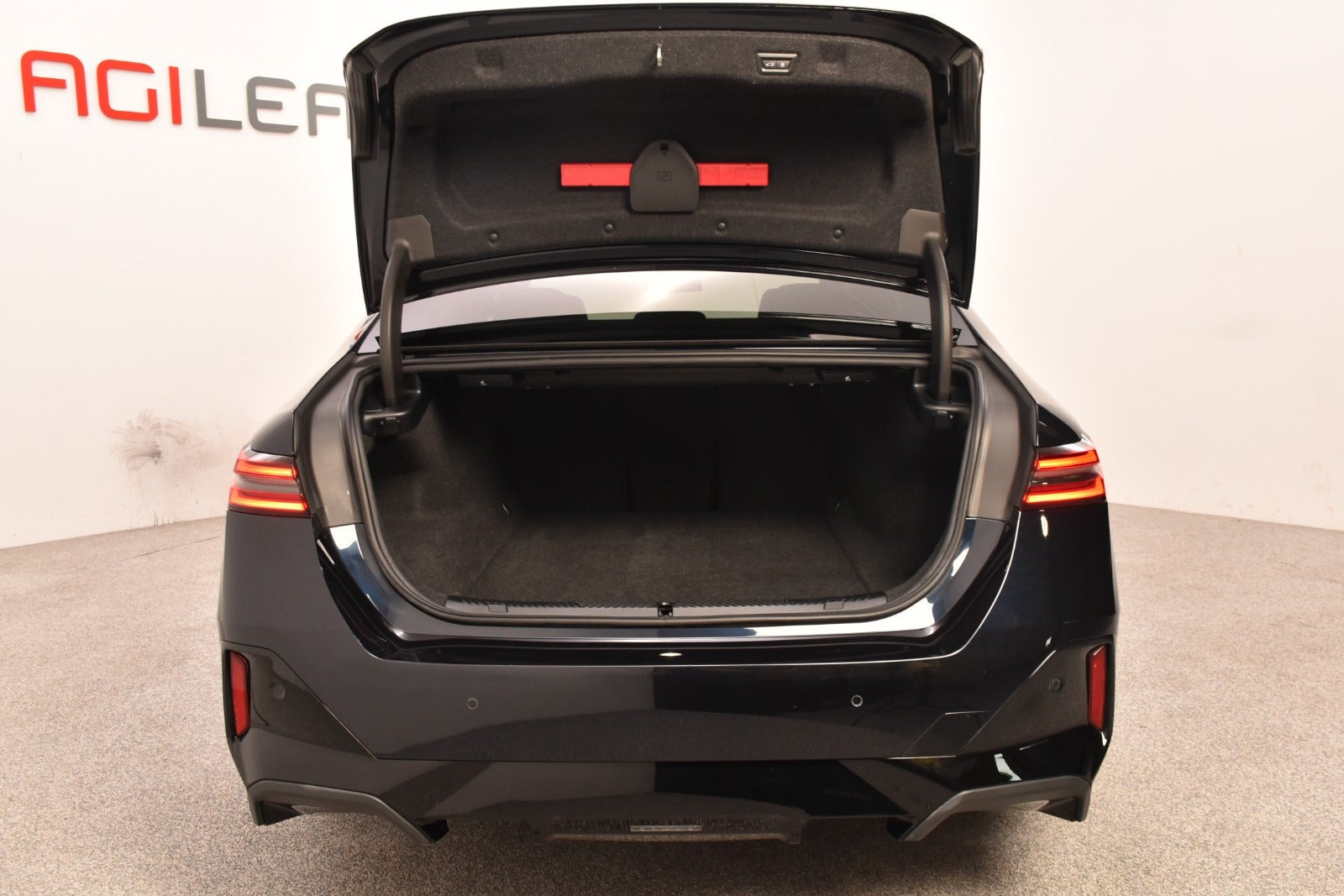 Sort BMW i5 fra 2024