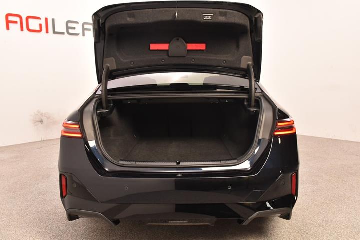 Sort BMW i5 fra 2024