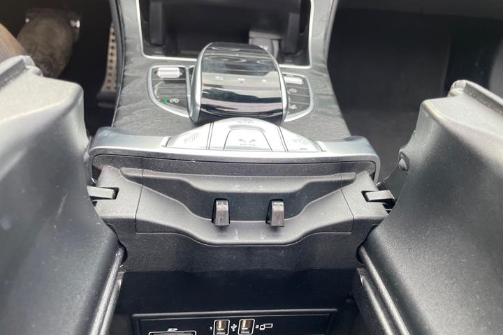 Hvid Mercedes C200 fra 2017