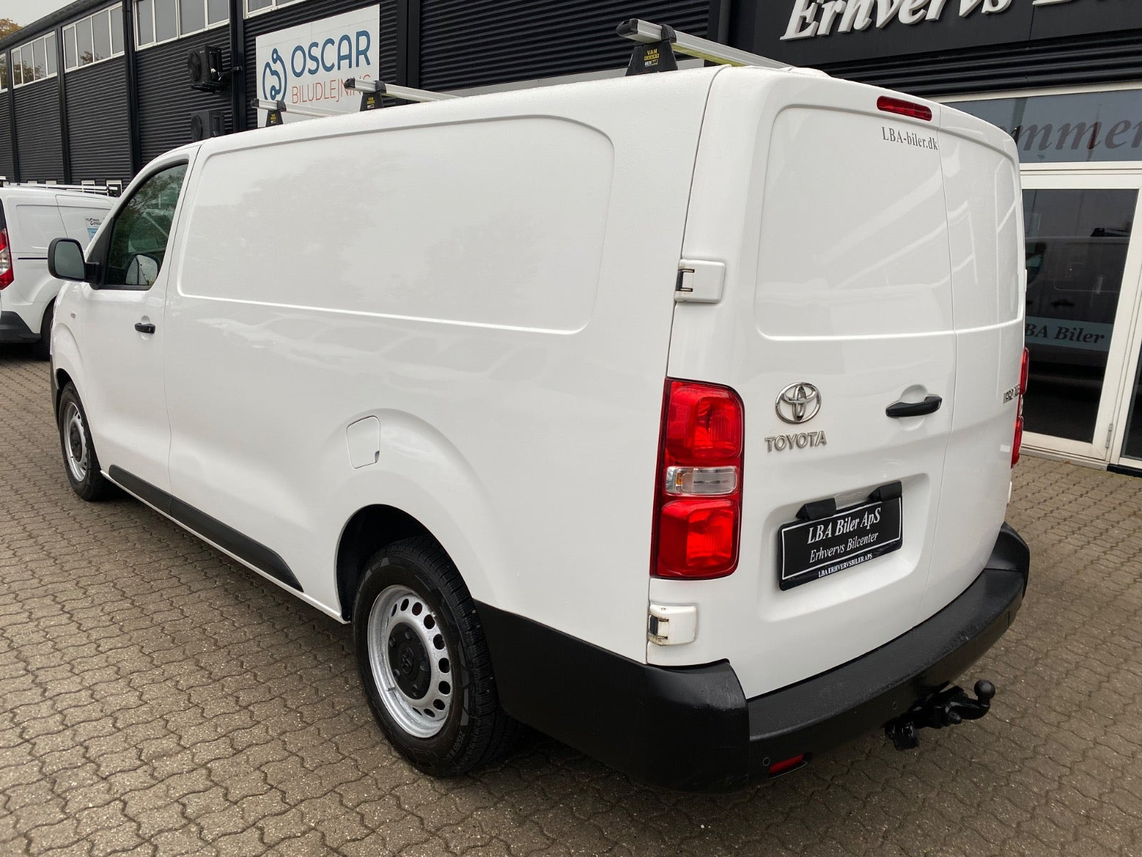 Hvid Toyota ProAce fra 2019