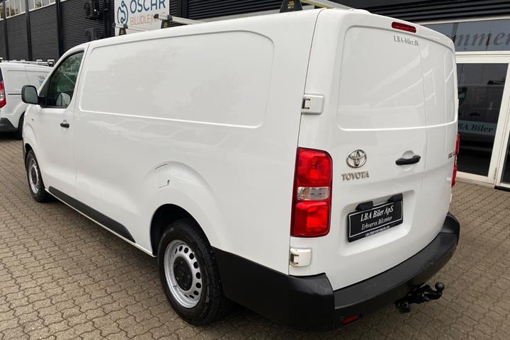 Hvid Toyota ProAce fra 2019