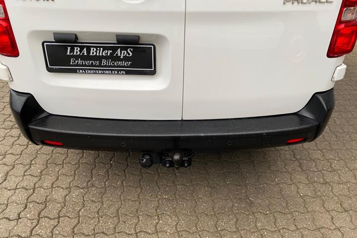 Hvid Toyota ProAce fra 2019