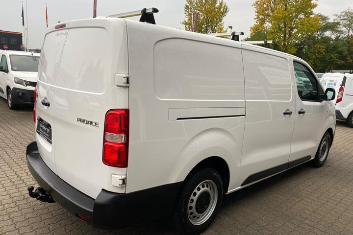 Hvid Toyota ProAce fra 2019