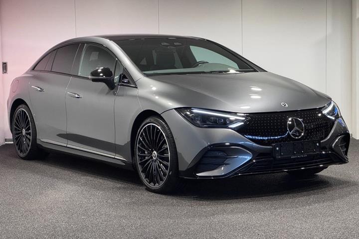 Grå Mercedes EQE300 fra 2025