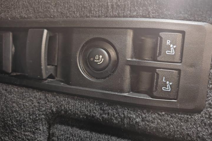 Grå BMW iX fra 2023