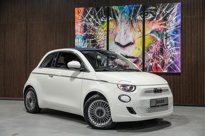 Hvid Fiat 500e fra 2023