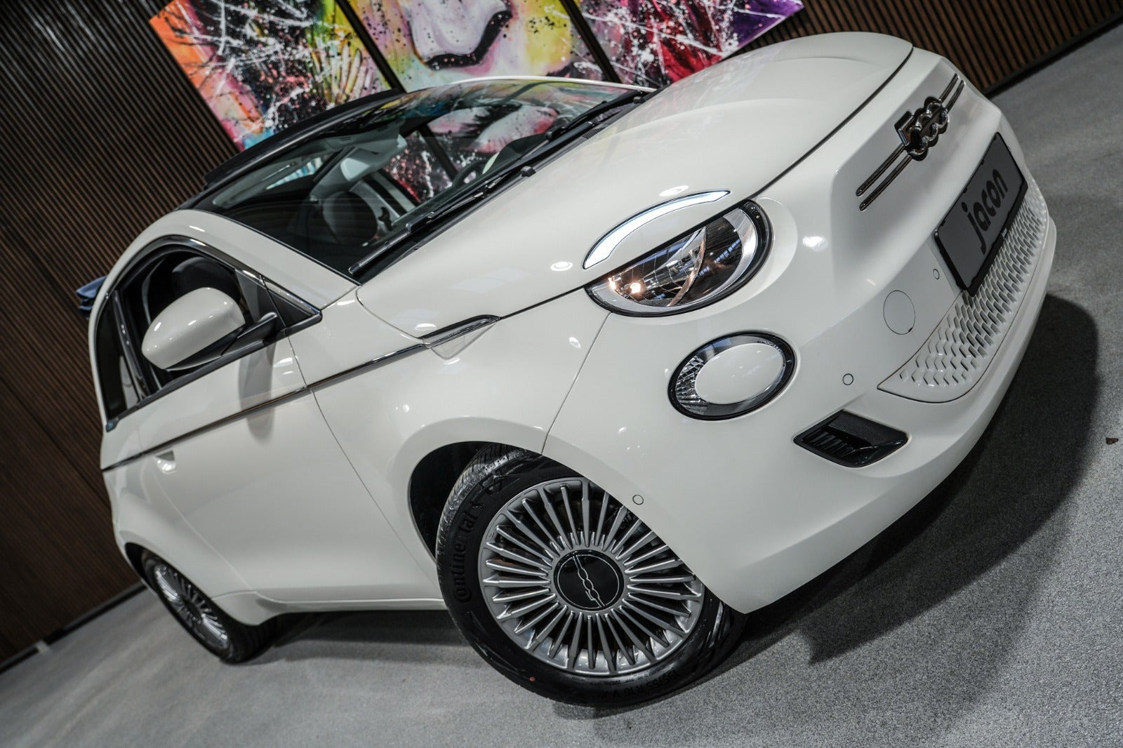 Hvid Fiat 500e fra 2023