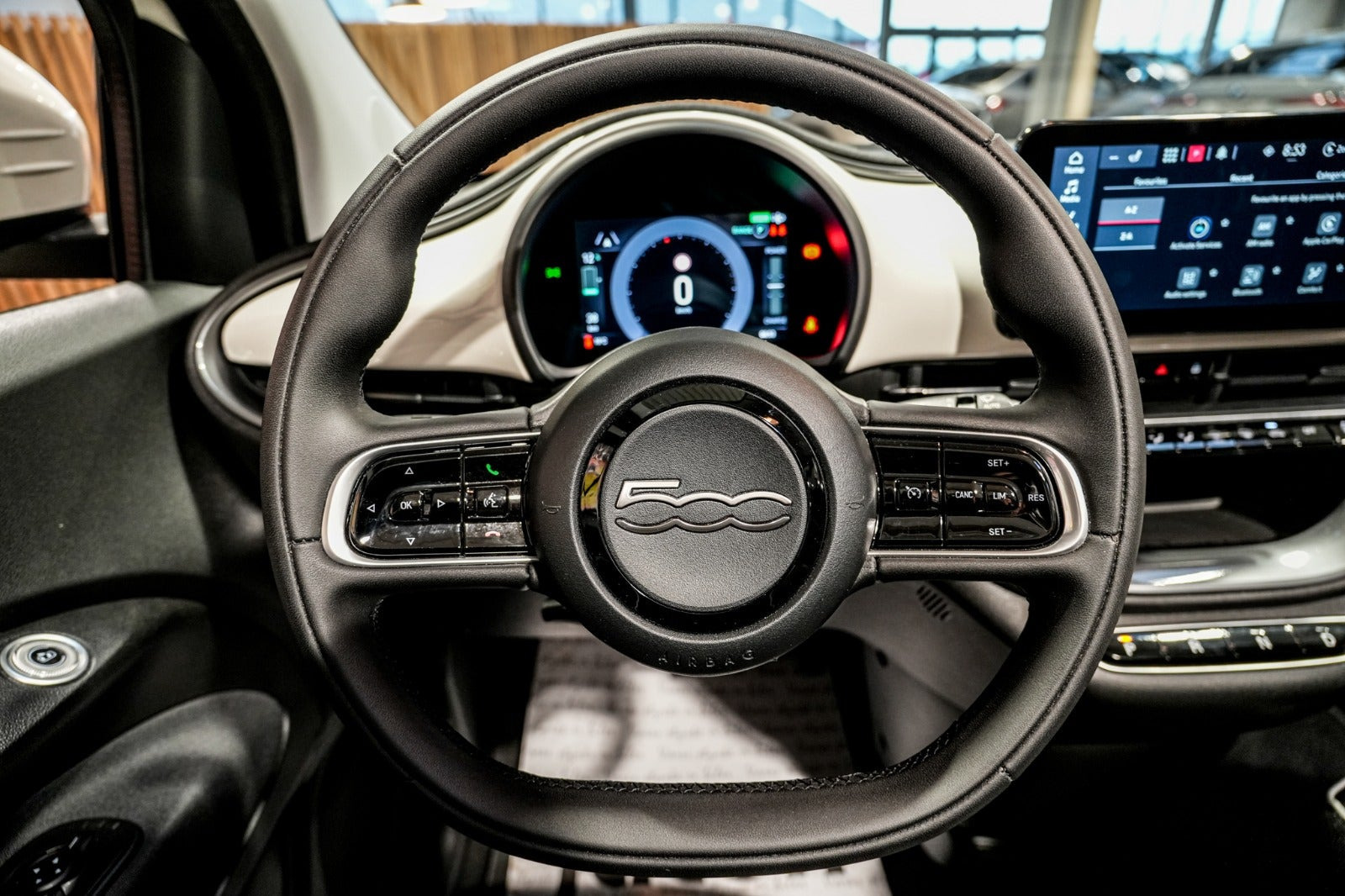 Hvid Fiat 500e fra 2023