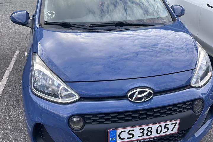 Blå Hyundai i10 fra 2017