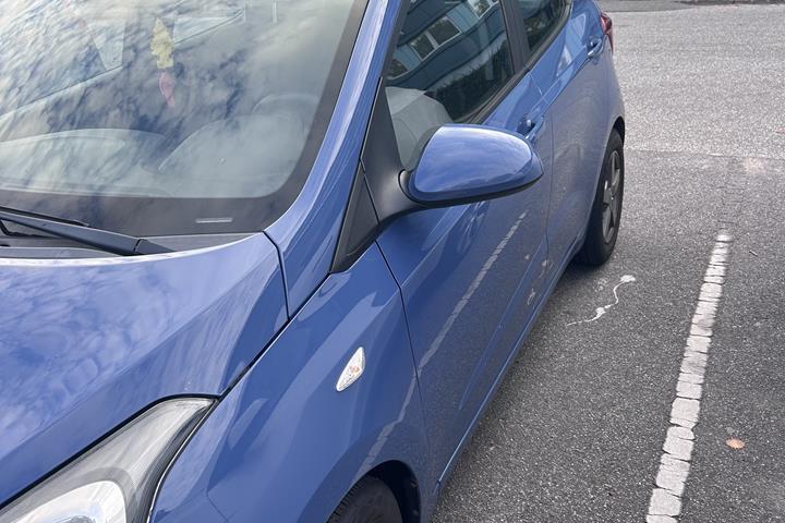 Blå Hyundai i10 fra 2017