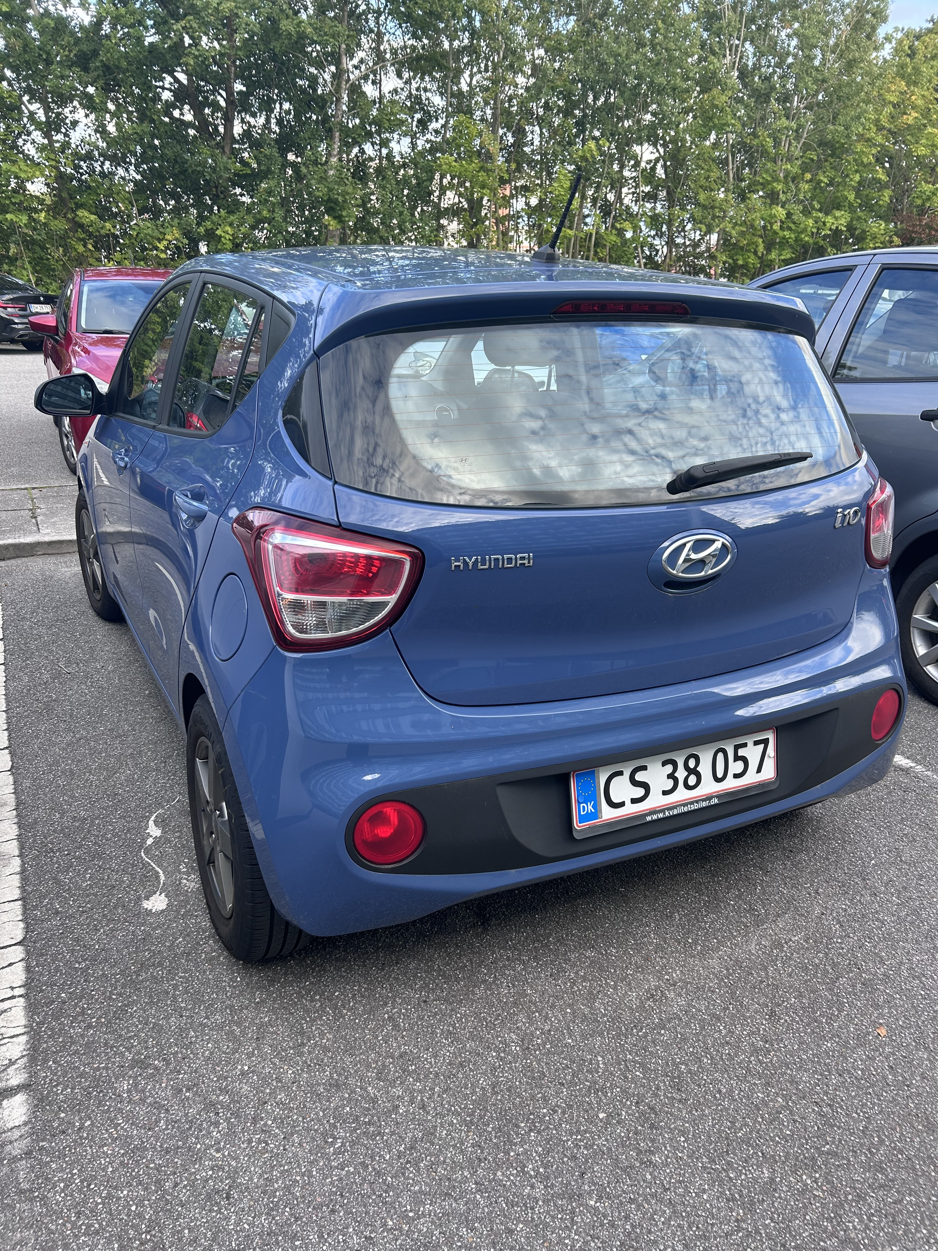 Blå Hyundai i10 fra 2017