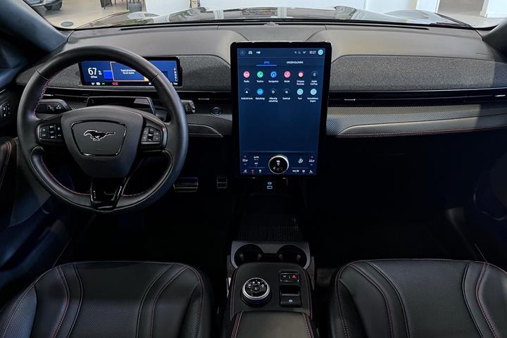 Sort Ford Mustang Mach-E fra 2023