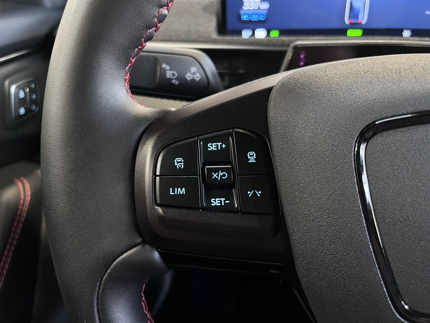 Sort Ford Mustang Mach-E fra 2023