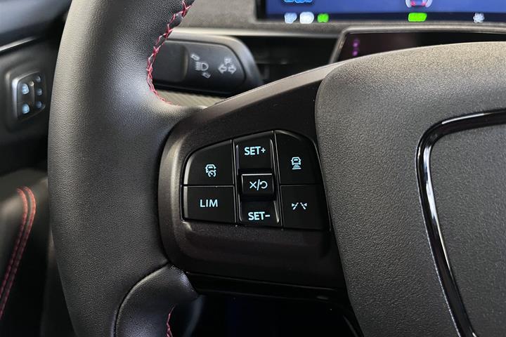 Sort Ford Mustang Mach-E fra 2023