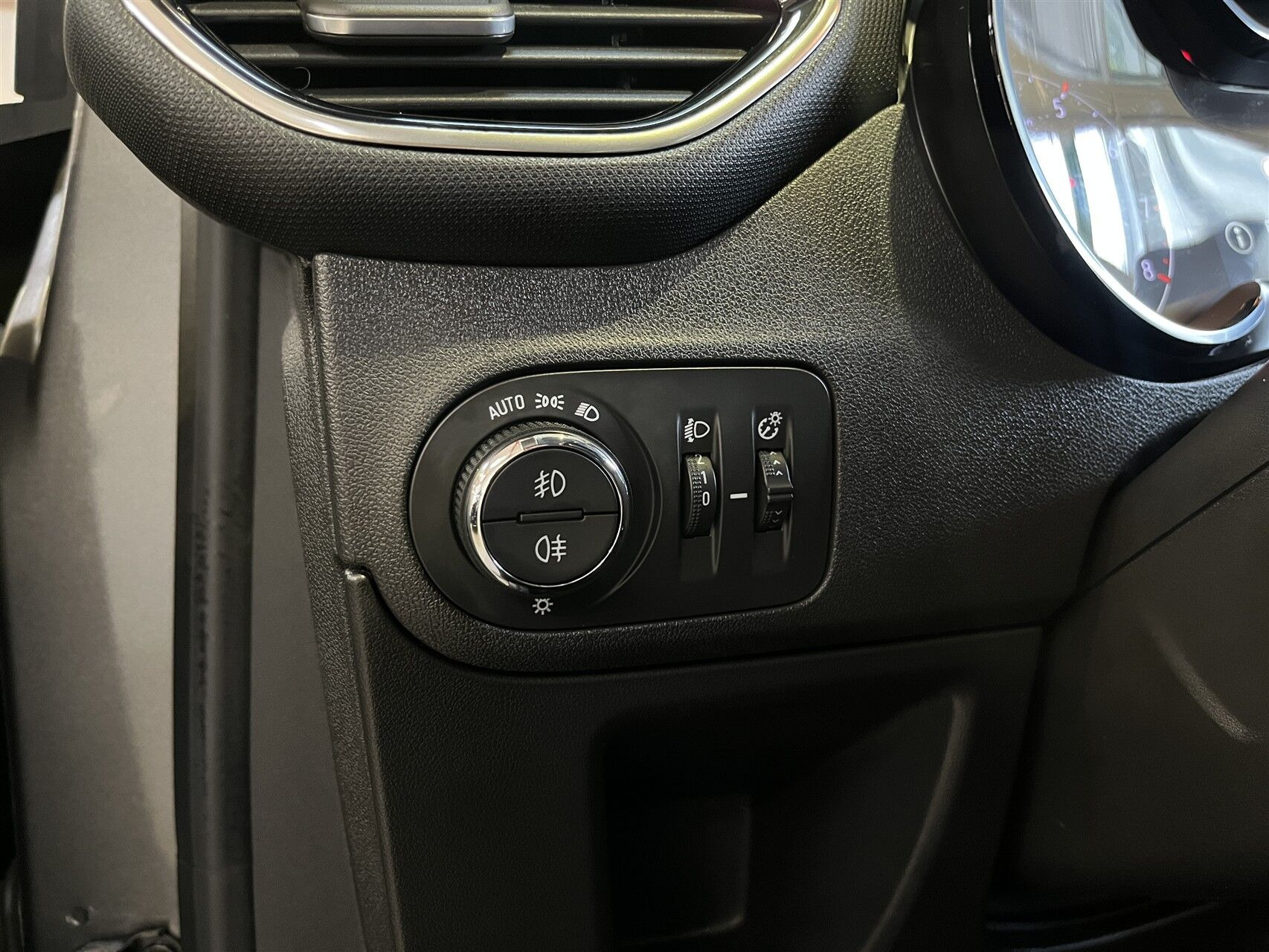 Sort Opel Crossland fra 2021