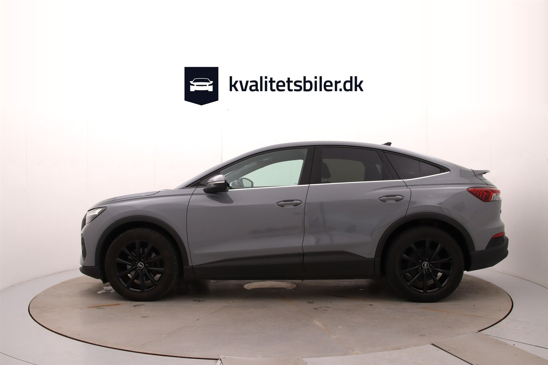 Grå Audi Q4 fra 2022