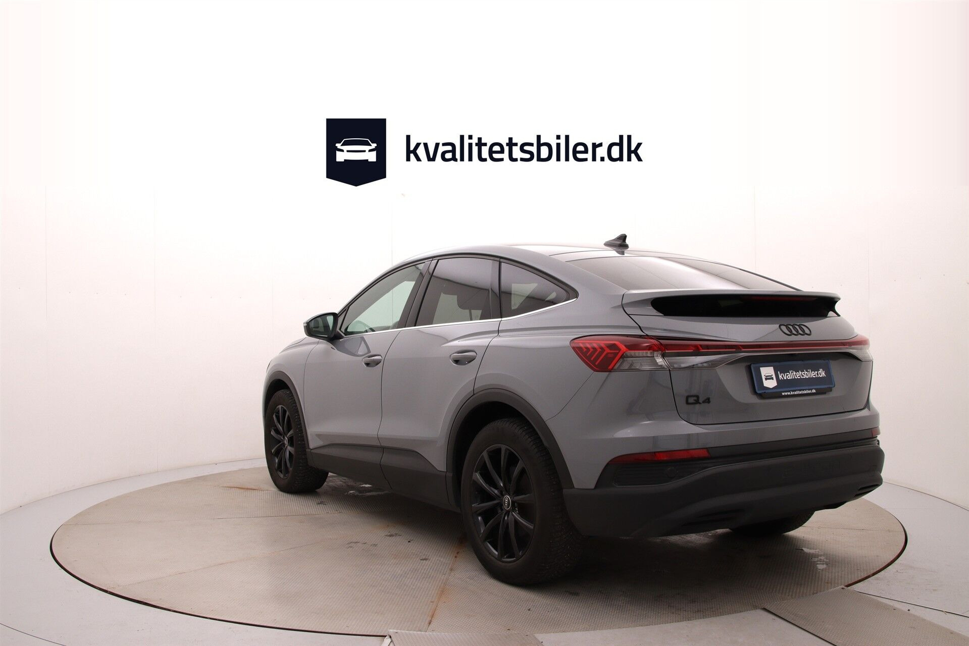 Grå Audi Q4 fra 2022
