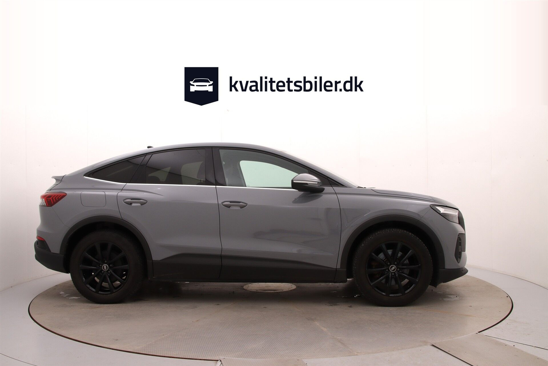 Grå Audi Q4 fra 2022