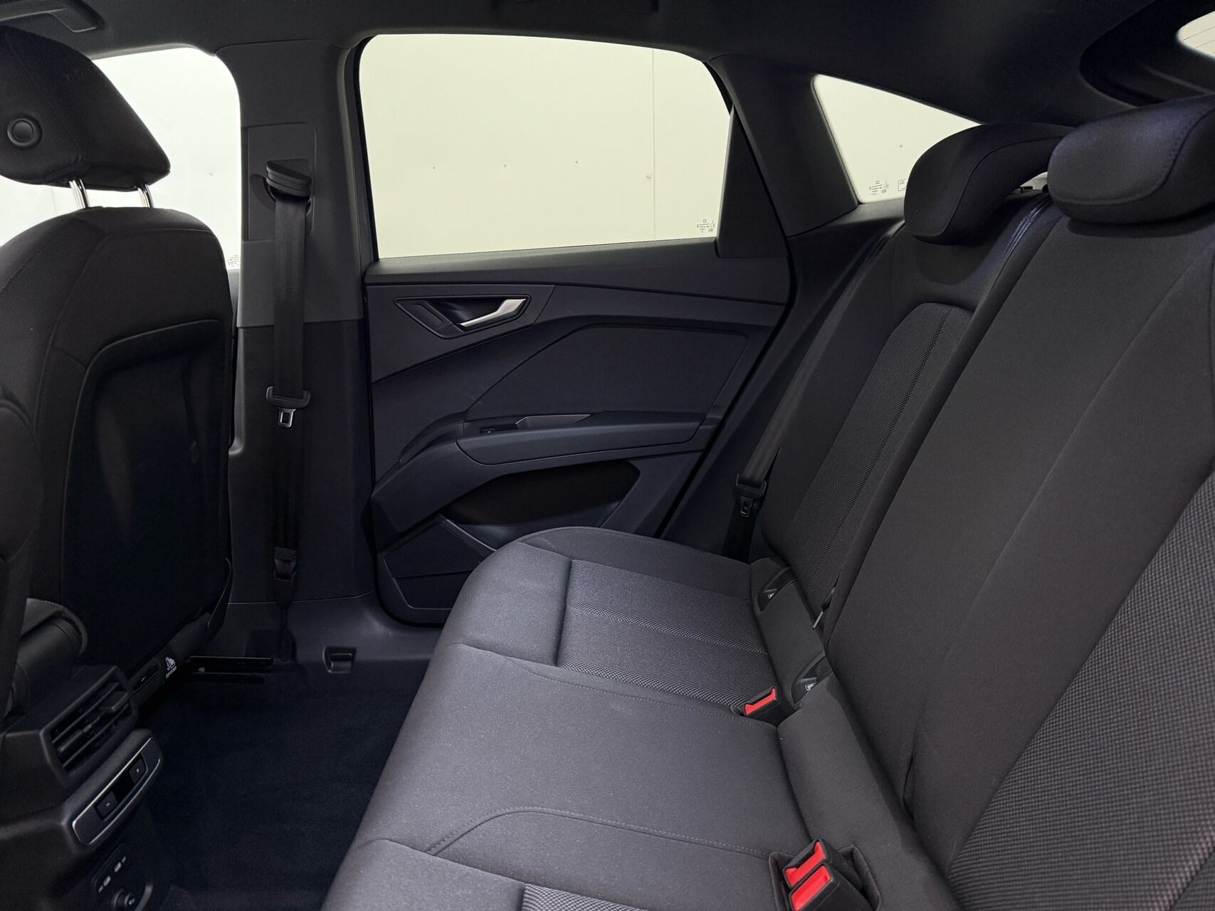 Grå Audi Q4 fra 2022