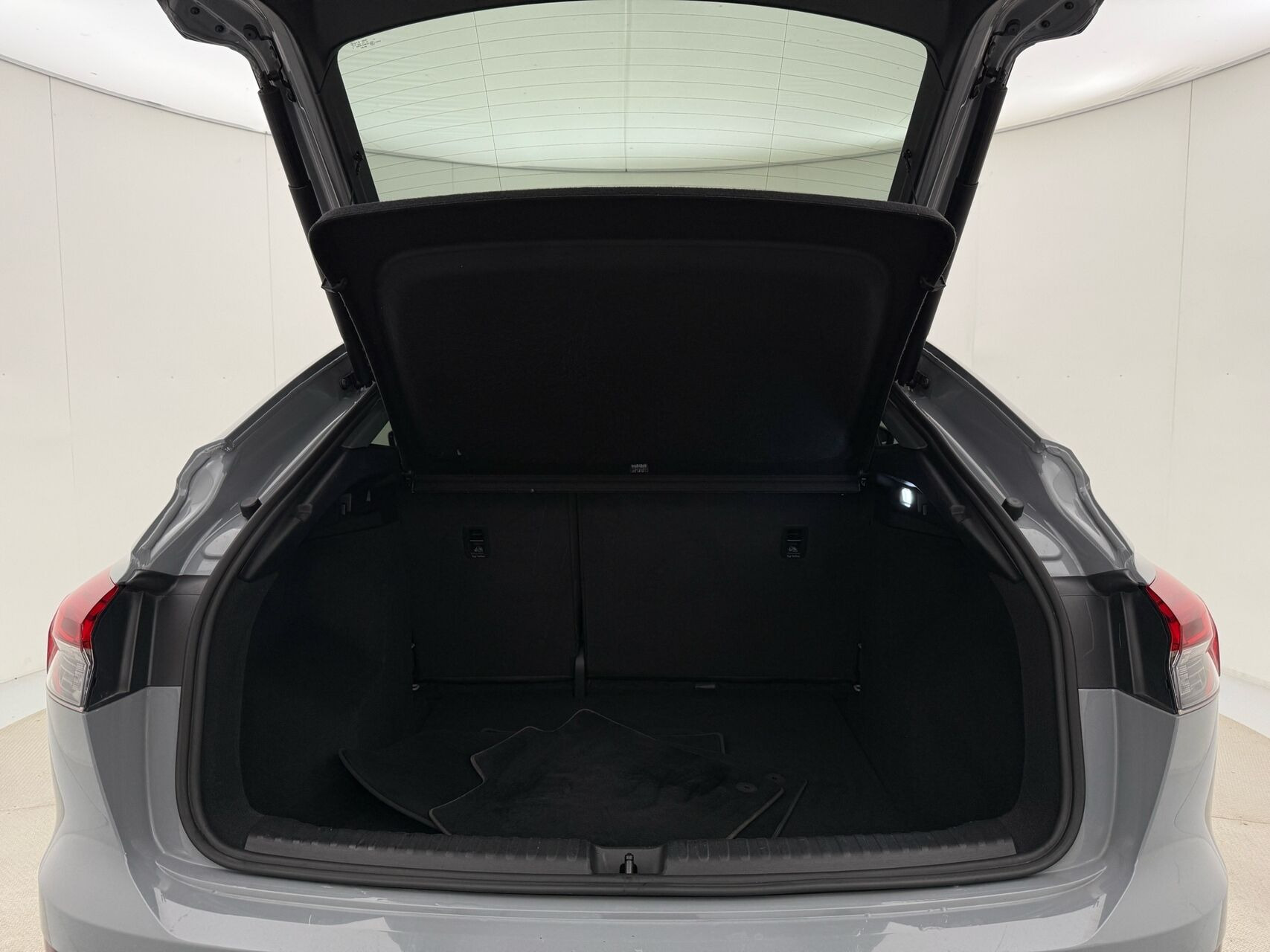 Grå Audi Q4 fra 2022