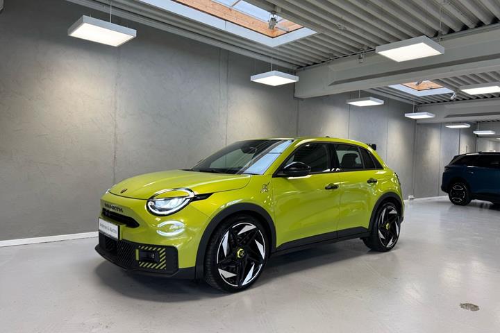 Grøn Abarth 600e fra 2025