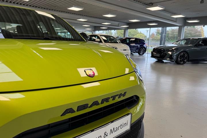 Grøn Abarth 600e fra 2025