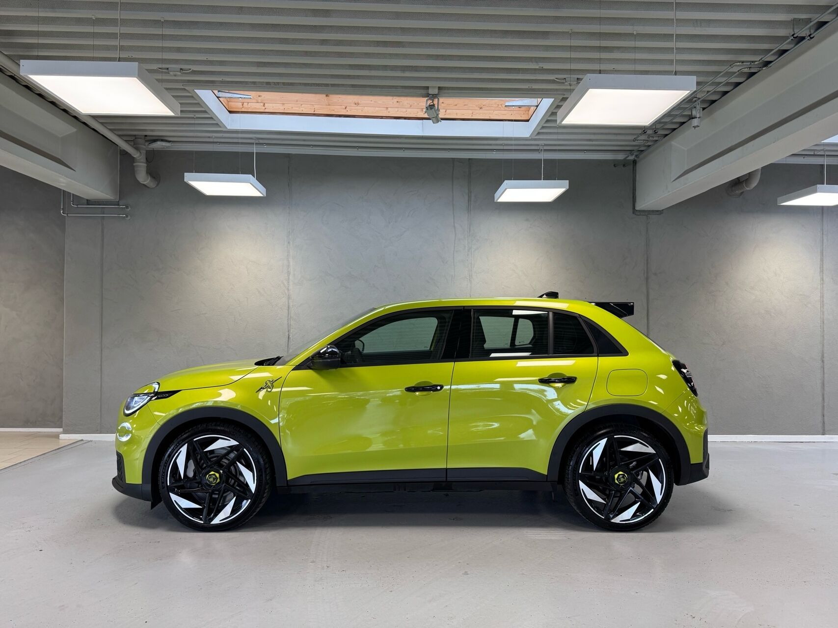 Grøn Abarth 600e fra 2025