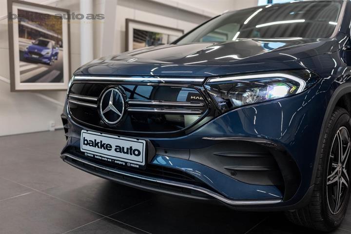 Blå Mercedes EQA250 fra 2021