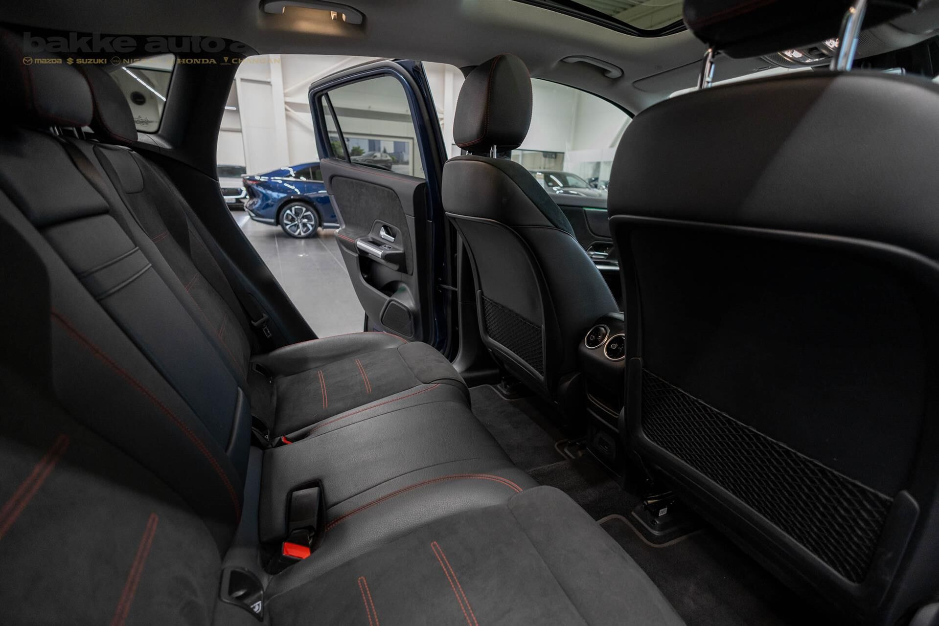 Blå Mercedes EQA250 fra 2021
