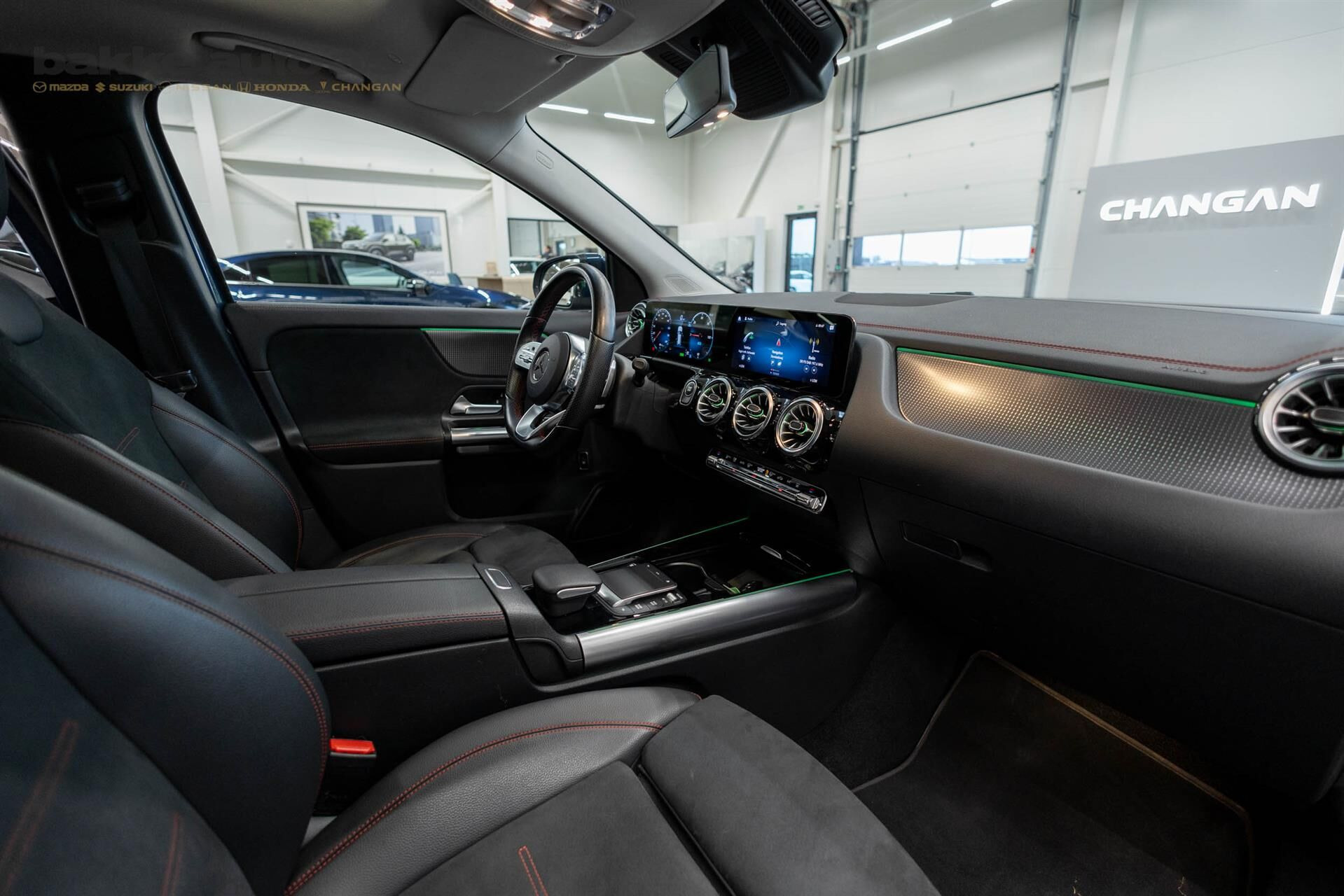 Blå Mercedes EQA250 fra 2021