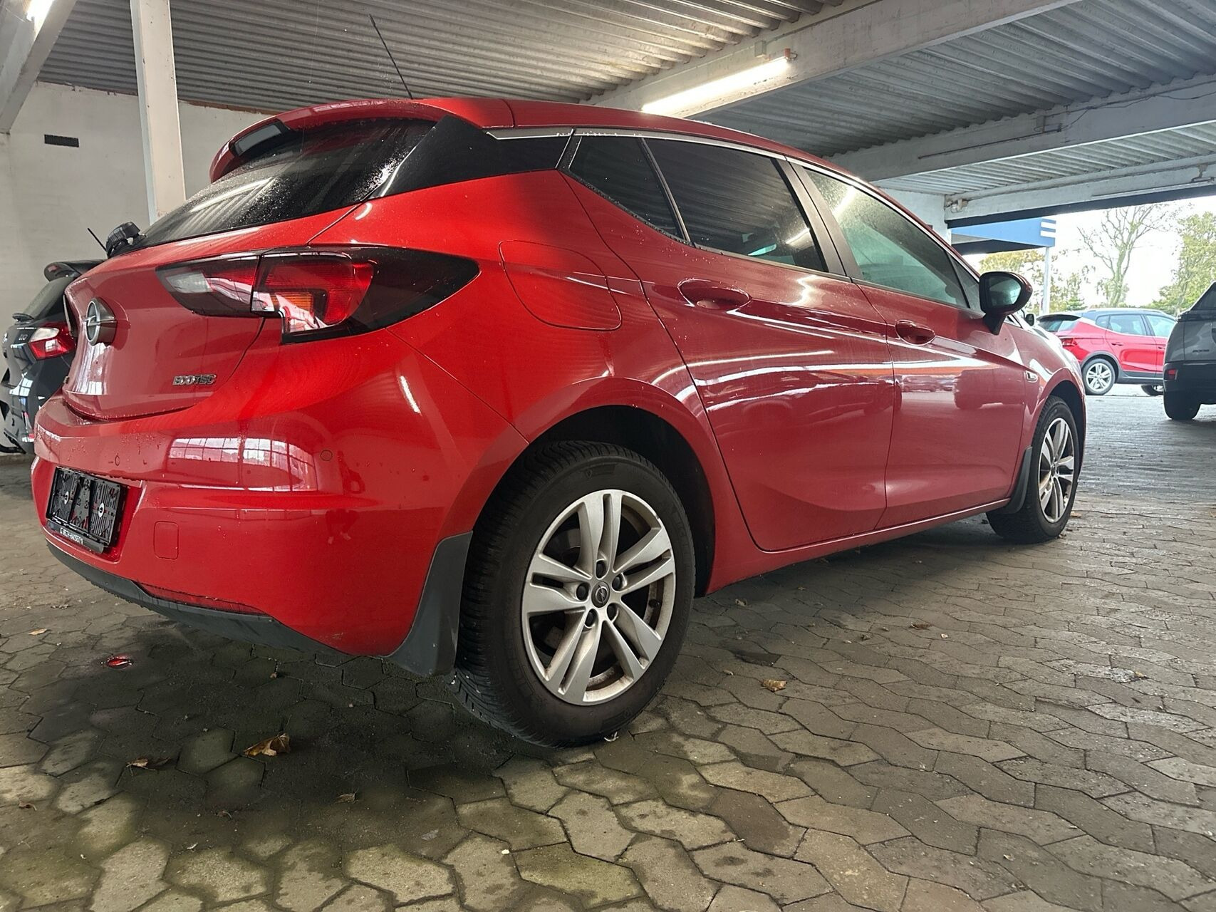 Rød Opel Astra fra 2018