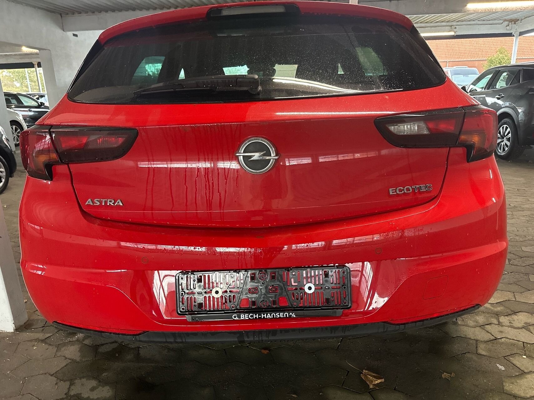 Rød Opel Astra fra 2018