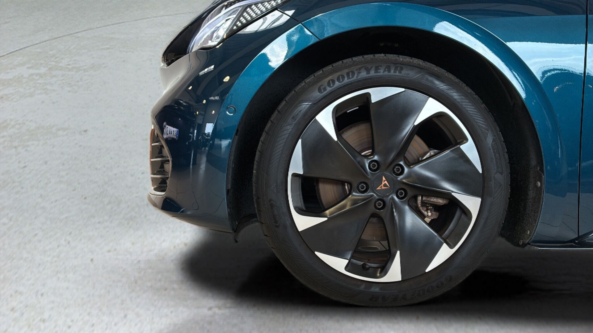 Blå Cupra Born fra 2024