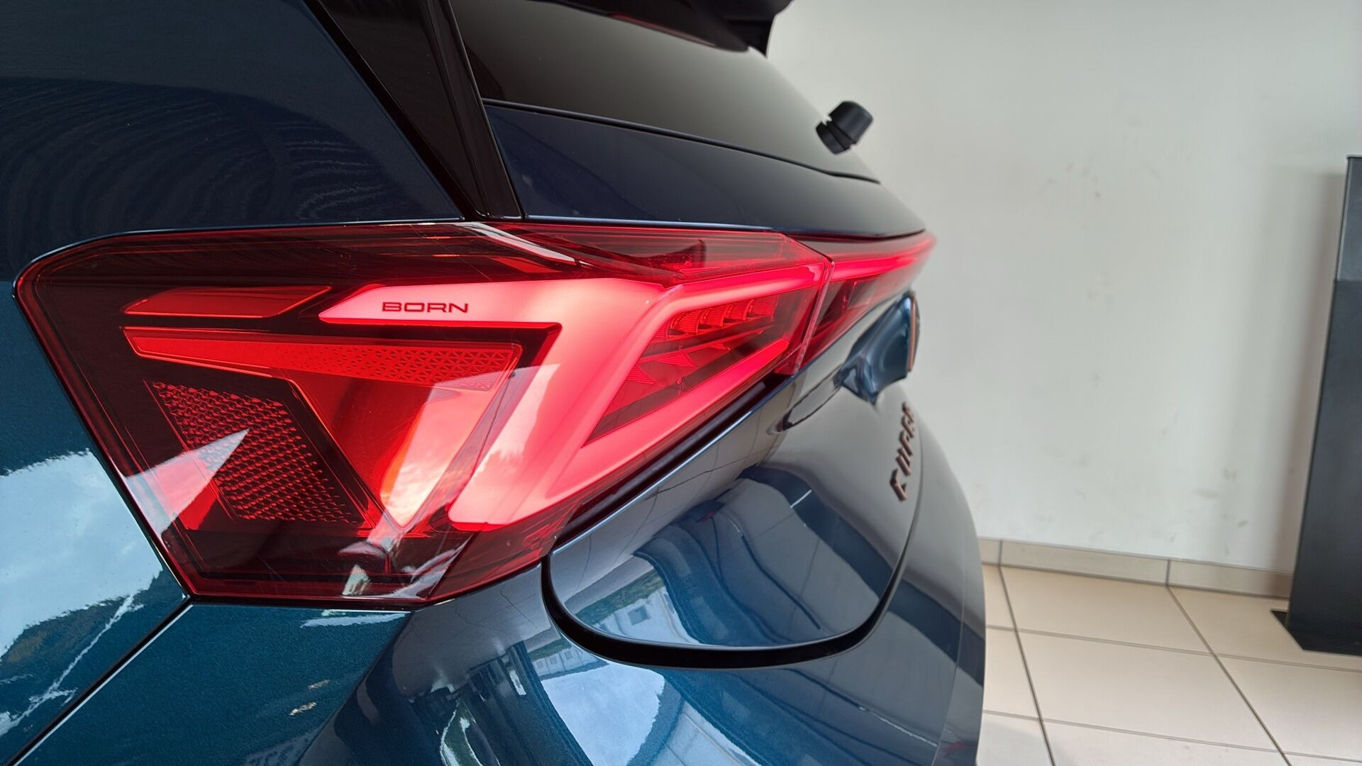 Blå Cupra Born fra 2024